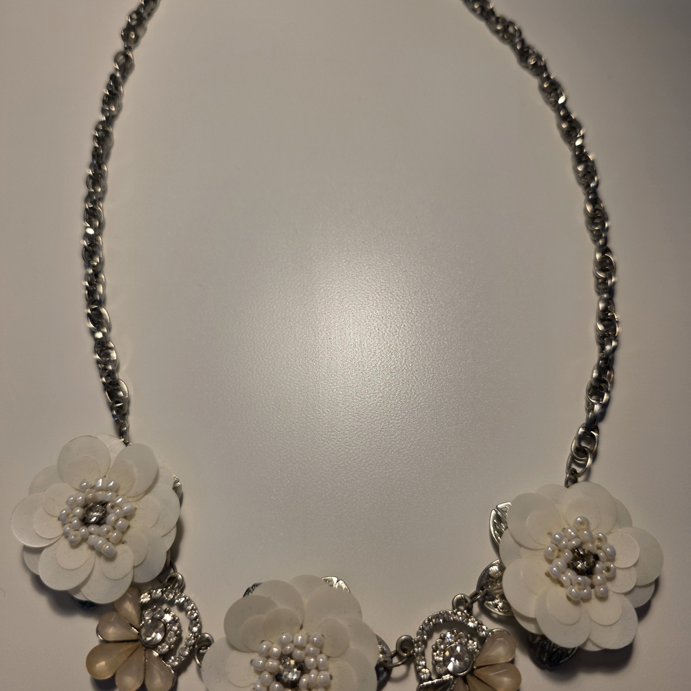 Elegant White Floral Necklace